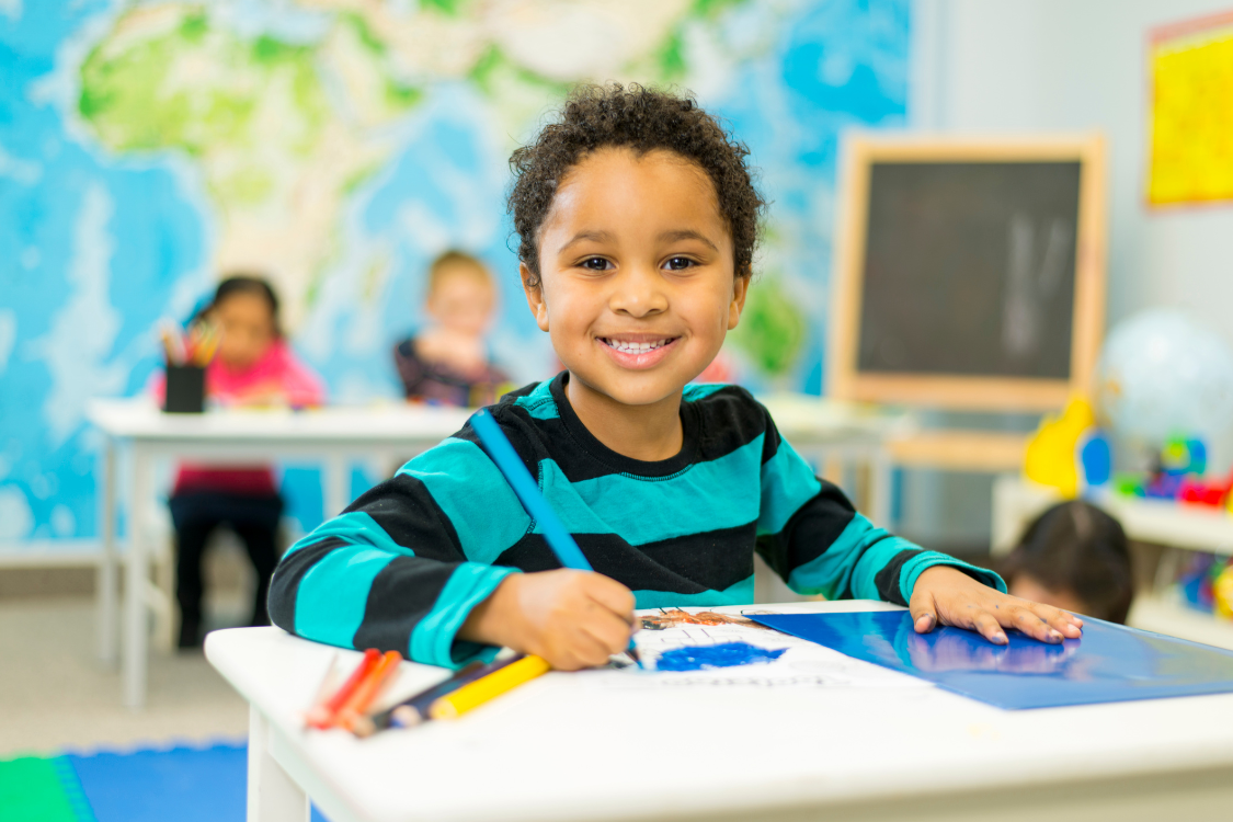 Discover what kindergarten phonics skills your child should master. A parent's guide to letter sounds, blending, and reading milestones.