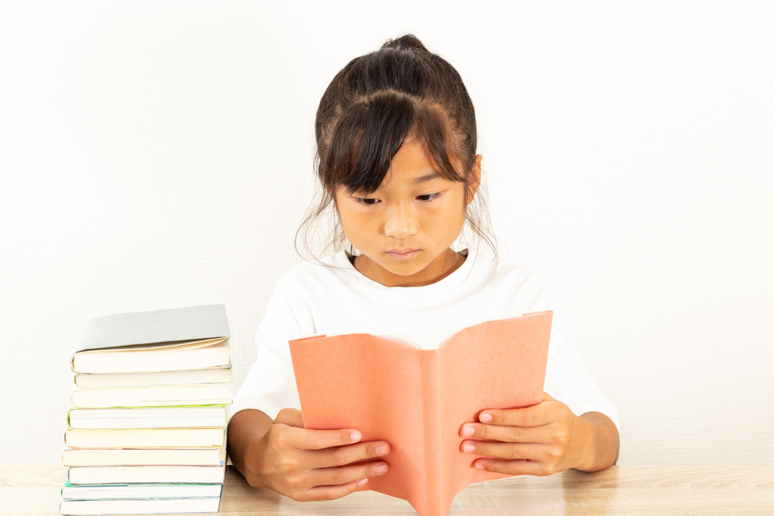 Learn to spot early reading red flags vs. normal development in children.